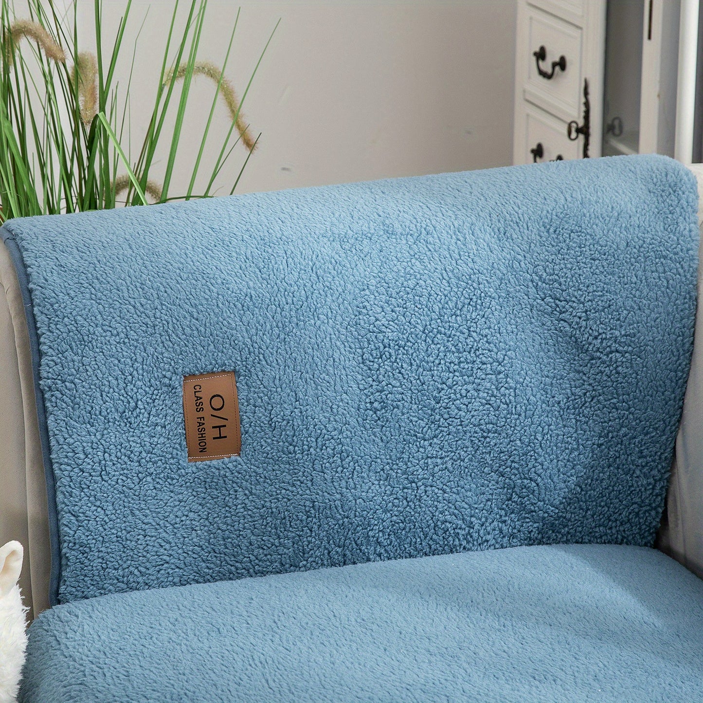 1pc Thickened Sherpa Velvet Sofa Slipcover, Pets Dog Friendly, Sherpa Fleece Sofa Couch Cover, Furniture Protector Fuzzy Non Slip Sofa Slipcover, For Bedroom Office Living Room Decor