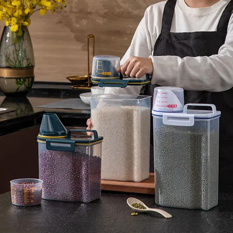 1.5kg/2kg Large Capacity Pet Food Storage Container - Airtight, Moisture-Proof, and Pest-Controlled Plastic Bucket with Measuring Cup, Handle, and Scoop Design for Easy Food Management and Freshness Preservation