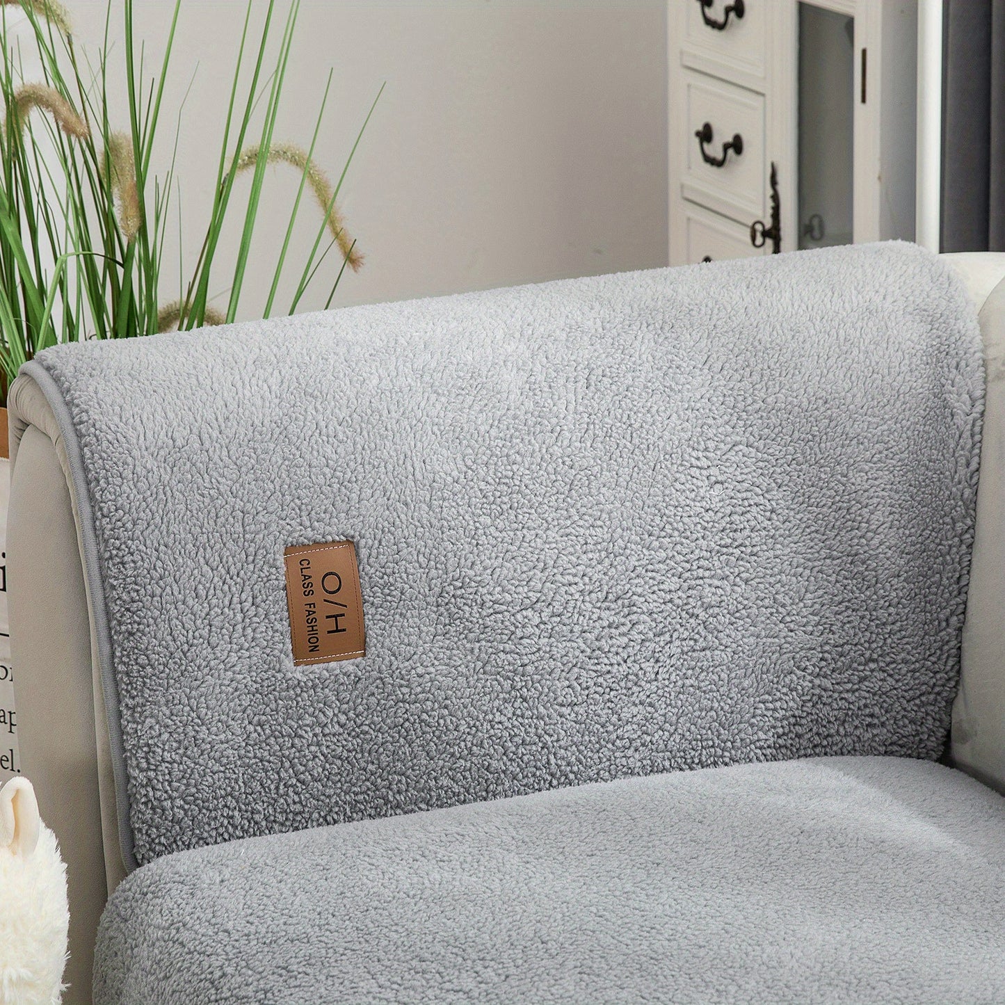 1pc Thickened Sherpa Velvet Sofa Slipcover, Pets Dog Friendly, Sherpa Fleece Sofa Couch Cover, Furniture Protector Fuzzy Non Slip Sofa Slipcover, For Bedroom Office Living Room Decor