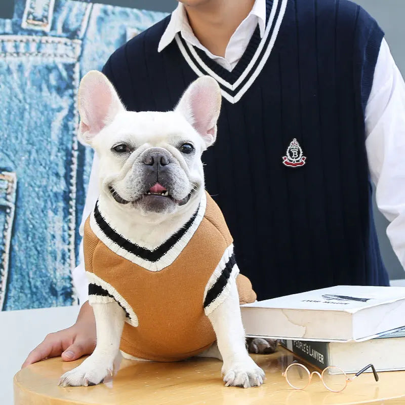 Autumn and winter new knitted vest V-neck college style pet dog cat clothes vest Teddy Bo Beauty products