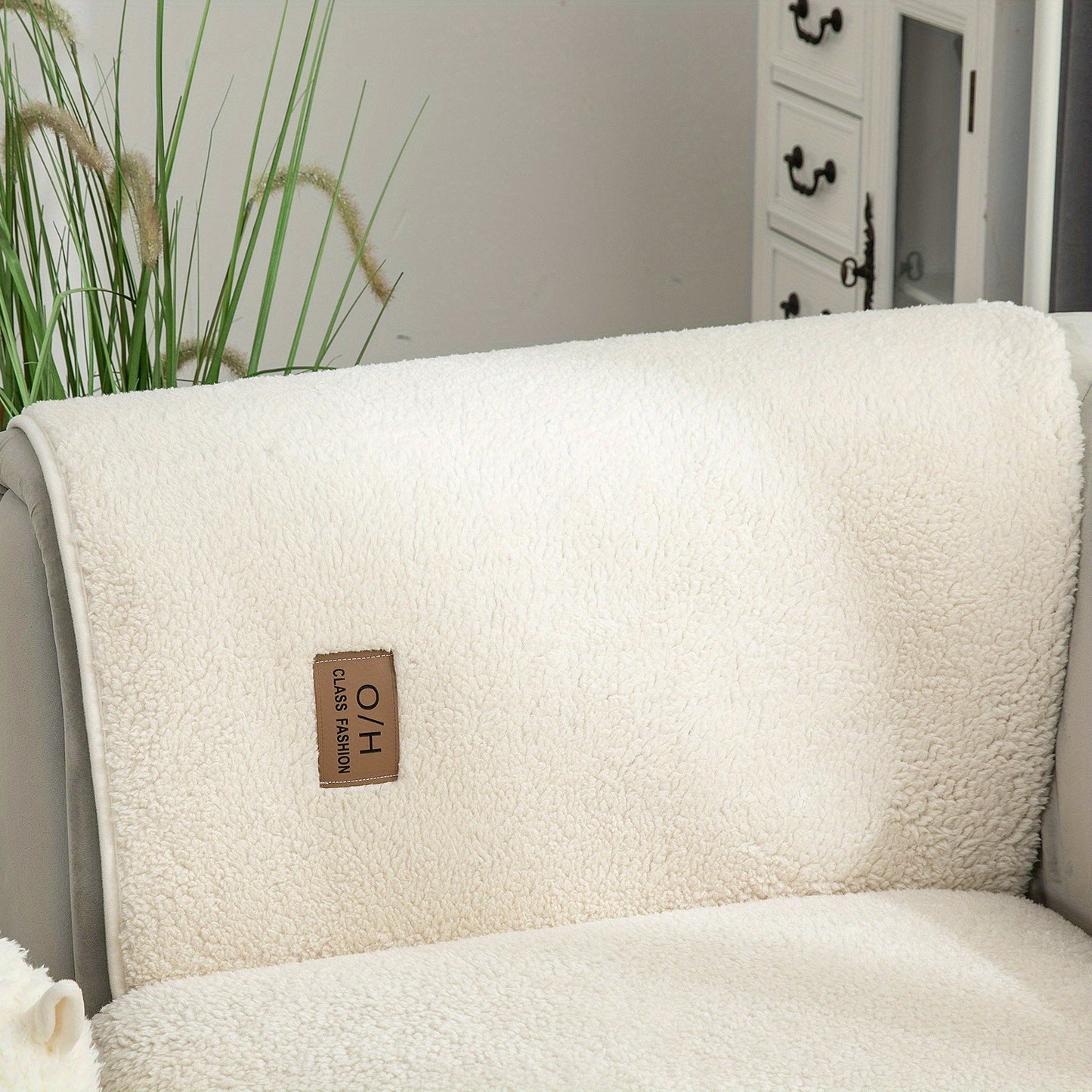 1pc Thickened Sherpa Velvet Sofa Slipcover, Pets Dog Friendly, Sherpa Fleece Sofa Couch Cover, Furniture Protector Fuzzy Non Slip Sofa Slipcover, For Bedroom Office Living Room Decor