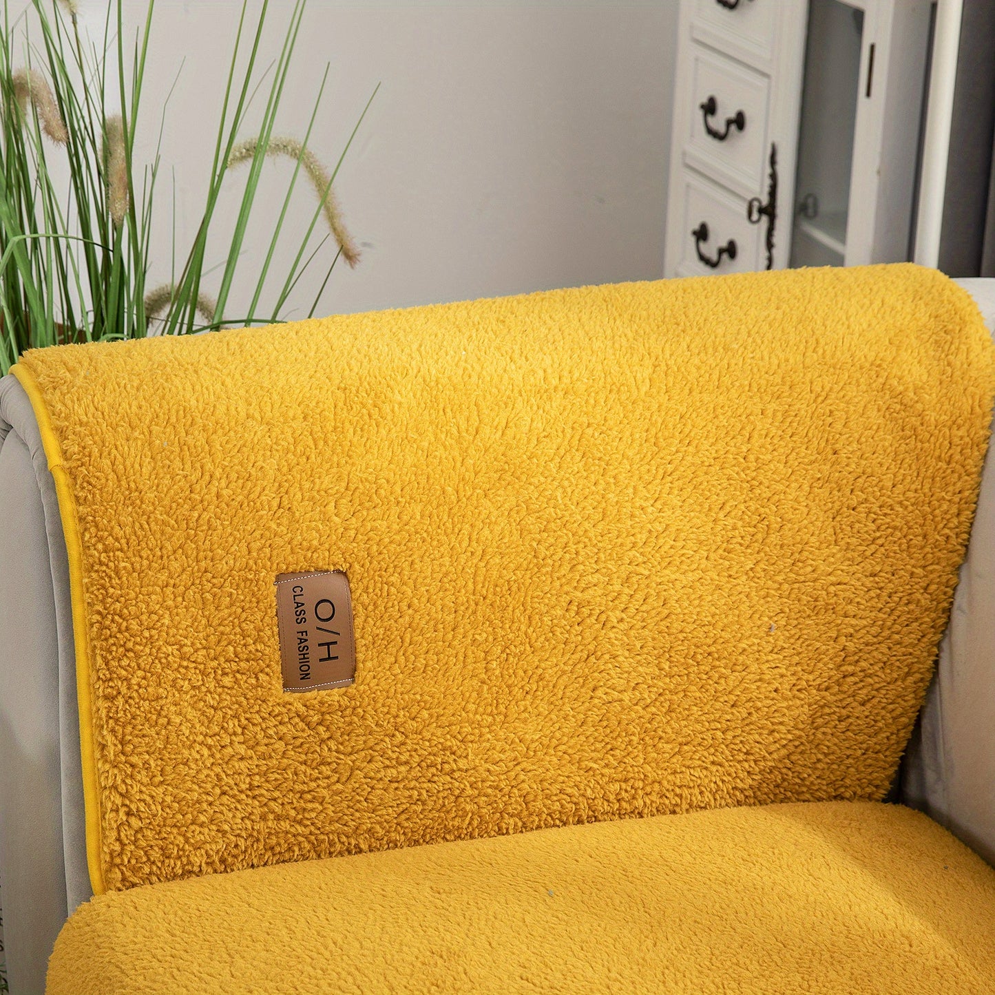 1pc Thickened Sherpa Velvet Sofa Slipcover, Pets Dog Friendly, Sherpa Fleece Sofa Couch Cover, Furniture Protector Fuzzy Non Slip Sofa Slipcover, For Bedroom Office Living Room Decor